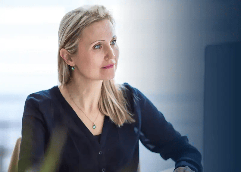 business woman managing an employee incentive program on her desktop.