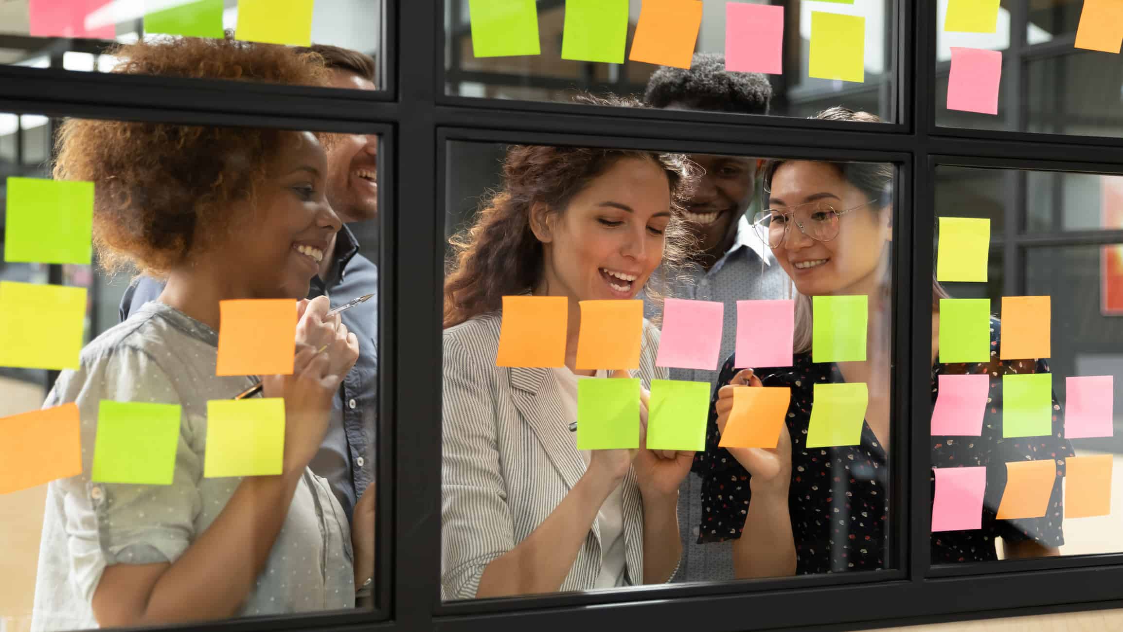 Employees setting reminders using post it notes to redeem their rewards on time