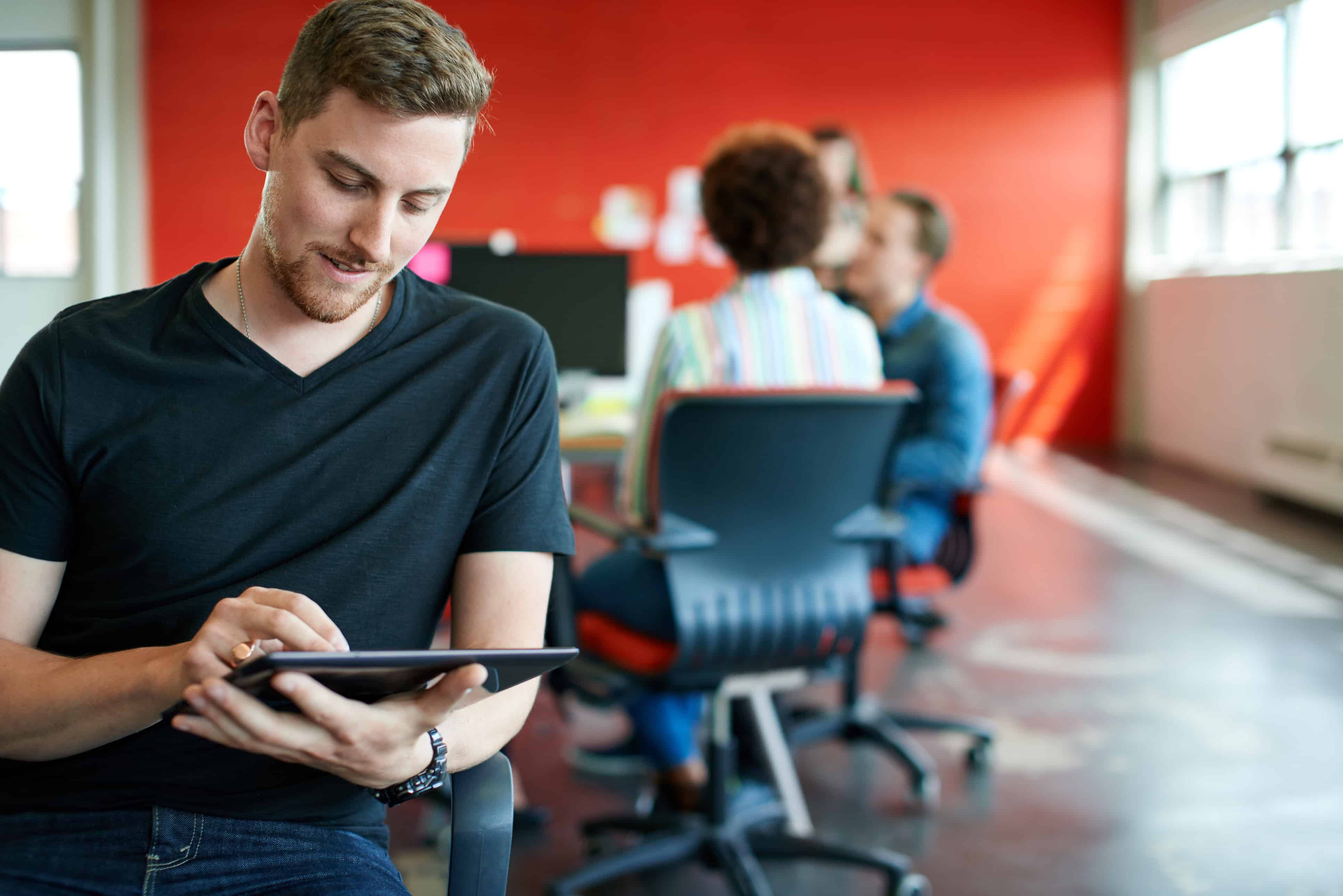 Man receiving digital gift card to celebrate with remote team.