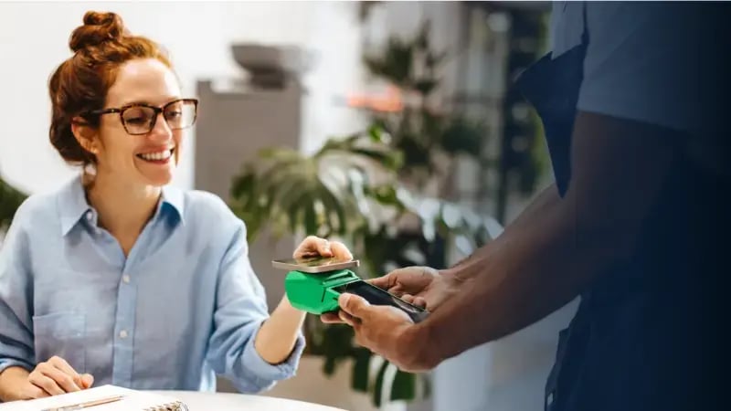 Person paying with Square and collecting points for a digital reward.
