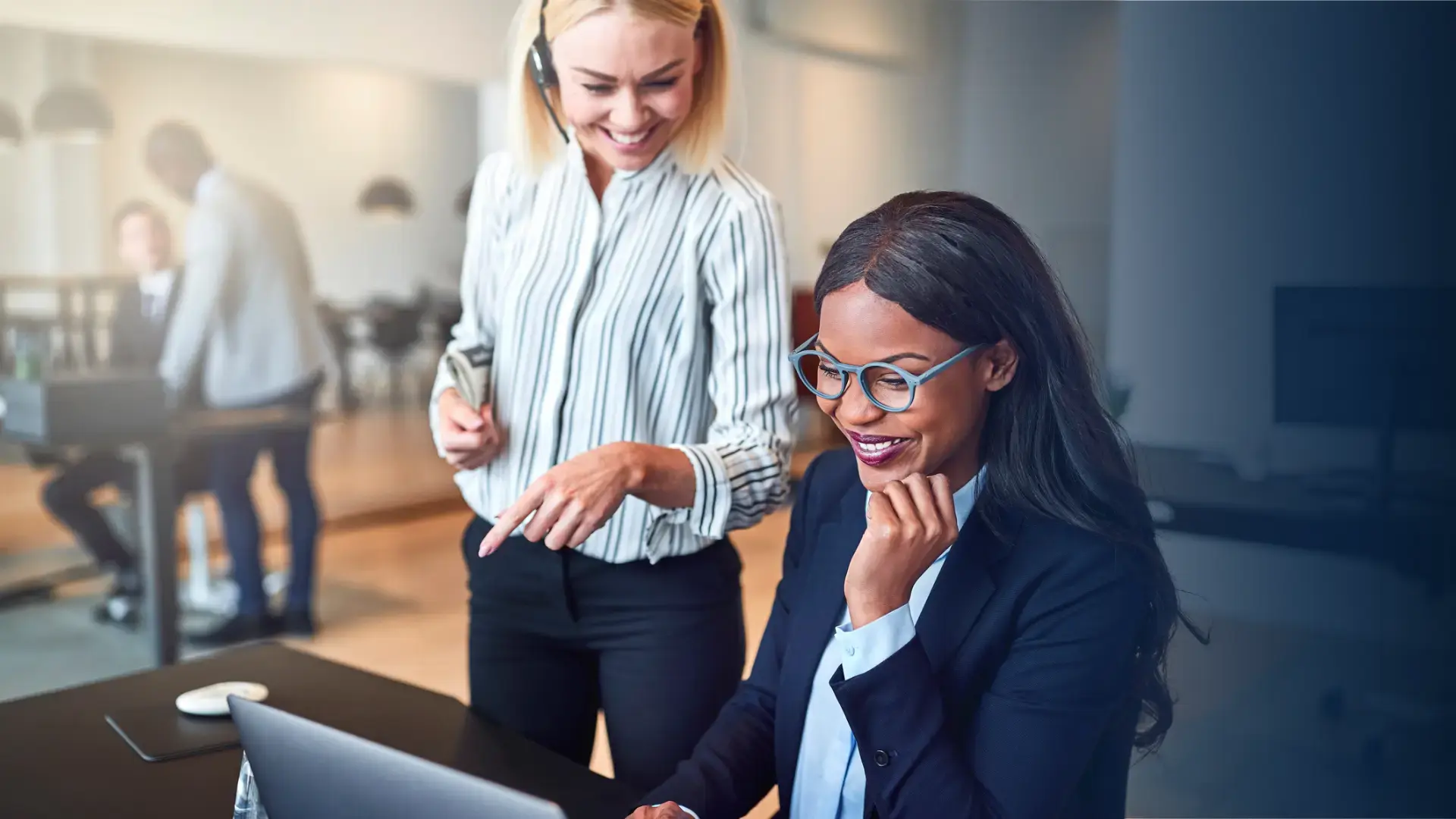 Easy Administrative Professionals' Day Gift Ideas (Send In Minutes!)